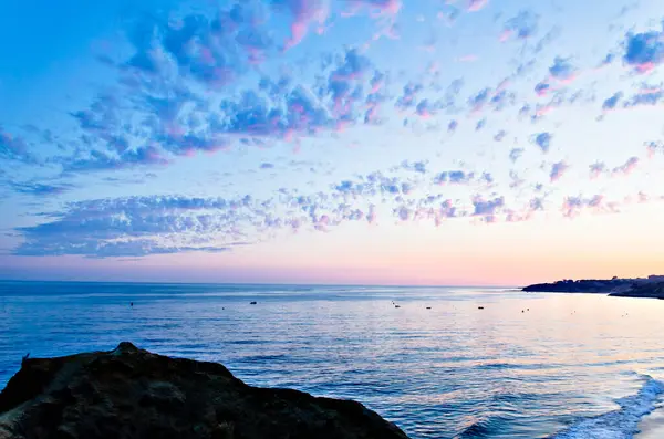 Albufeira, Algarve bölgesindeki Santa Eulalia Plajı 'nda gün batımı, Portekiz