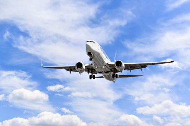 Barcelona, İspanya; 5 Nisan 2025: Air Europa Boeing 737 Barcelona-El Prat Josep Tarradellas Havaalanına indi