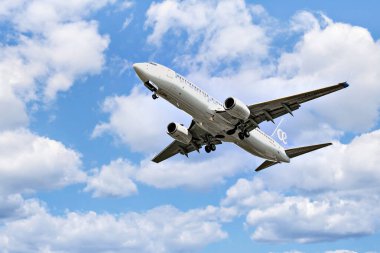 Barcelona, İspanya; 5 Nisan 2025: Air Europa Boeing 737 Barcelona-El Prat Josep Tarradellas Havaalanına indi