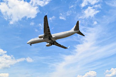 Barcelona, İspanya; 5 Nisan 2025: Air Europa Boeing 737 Barcelona-El Prat Josep Tarradellas Havaalanına indi