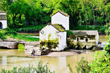 Guadaira Nehri kıyısında, Alcal de Guadaira, Sevilla 'daki Oromana Parkı' nda un değirmeni.