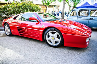 Santa Margarita de Montbui, Barselona, İspanya; 24 Mayıs 2025: Klasik Araba Sergisi, Ferrari 348. Spor Araba