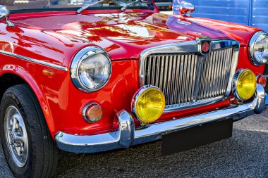 Santa Margarida de Montbui, Barselona, İspanya; 24 Mayıs 2025: Klasik araba sergisi, MG 1300. Eski arabalar.