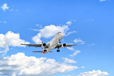 Barselona, İspanya; 5 Nisan 2025: Iberia Airbus A321 Barselona-El Prat 'taki Josep Tarradellas Havaalanına indi.