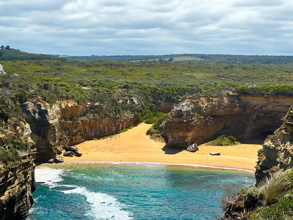 Avustralya Melbourne yakınlarındaki Büyük Okyanus Yolu boyunca 12 Havari Kaya oluşumu