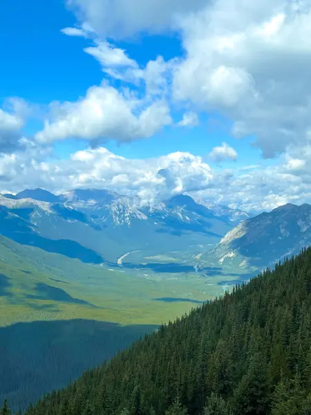 Majestic Banff Ulusal Parkı: Kanada 'nın Alberta kentinde bir Kanada Dağları Cenneti (Banff City)
