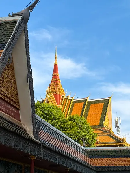 Siem Reap 'teki Wat ve Temple. Siem Reap, Kamboçya 'da Otantik Sokak Hayatı ve Canlı İstikamet