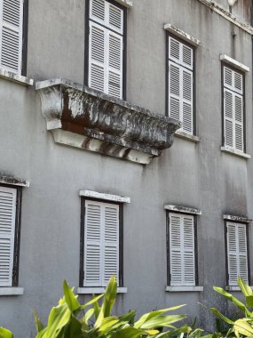 Bokor Dağı, Kamboçya 'da Mistik Manzaralar ve Manzaralar. Kamboçya, Kamboçya yakınlarındaki Bokor Dağı 'nın büyüleyici güzelliğini keşfedin. Bu çarpıcı görüntü yemyeşil, dalgalı sis ve panoramik manzarayı yakalar..