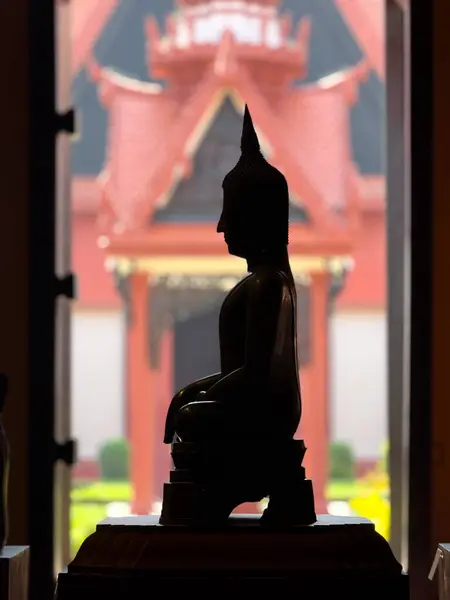 Phnom Penh 'deki Ulusal Kamboçya Müzesi: Khmer Sanat ve Tarih Hazinesi. Phnom Penh, Kamboçya 'daki müze. Phnom Penh 'deki Ulusal Kamboçya Müzesi' ni keşfedin. Dünyanın en iyi sanat ve sanat eserleri koleksiyonuna ev sahipliği yapıyor..