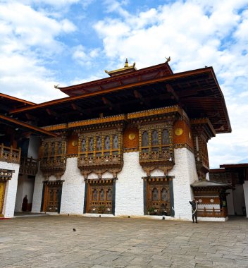 Punakha, Butan: Majestic Punakha Dzong 'un evi. Punakha, Bhutan 'ın en güzel ve tarihsel en önemli kalelerinden biri olan ikonik Punakha Dzong' un muhteşem manzarası.