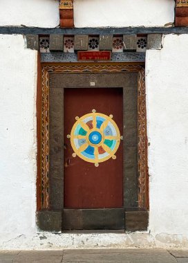 Thimphu, Butan: Himalaya Krallığı 'nda gelenek ve modernliğin bir karışımı. Thimphu 'nun çarpıcı manzarası, Bhutan' ın başkenti, Himalayalar tarafından çevrelenmiş yemyeşil bir vadiye yerleşmişti..