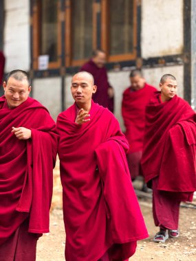 Thimphu, Butan: Himalaya Krallığı 'nda gelenek ve modernliğin bir karışımı. Thimphu 'nun çarpıcı manzarası, Bhutan' ın başkenti, Himalayalar tarafından çevrelenmiş yemyeşil bir vadiye yerleşmişti..