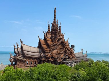 Pattaya, Tayland: Canlı Kıyı Hedefi. Pattaya, Tayland 'ın çarpıcı manzarası ünlü plajlarını, canlı gece hayatını ve kültürel simgelerini gözler önüne seriyor.. 