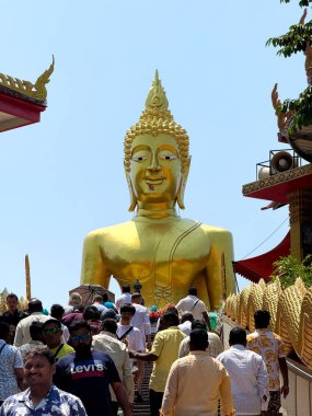 Pattaya, Tayland: Canlı Kıyı Hedefi. Pattaya, Tayland 'ın çarpıcı manzarası ünlü plajlarını, canlı gece hayatını ve kültürel simgelerini gözler önüne seriyor.. 
