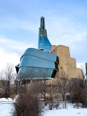 Kanada İnsan Hakları Müzesi Winnipeg, Manitoba, Kanada: Kanada 'nın Yüreği. Winnipeg, Manitoba 'nın büyüleyici manzarası canlı şehir manzarası, kültürel simgeleri ve geniş açık çayır gökyüzü. Forks 'la tanınan.