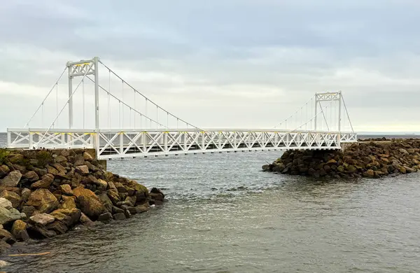 La Malbaie, Charlevoix Sahne Riverside Town, Quebec, Kanada. La Malbaie 'yi keşfedin, Quebec, Charlevoix' in göbeğindeki St. Lawrence Nehri boyunca kurulmuş pitoresk bir kasaba. Sarsılan tepeler, yemyeşil ormanlar ve çarpıcı kıyı manzaralarıyla çevrili..