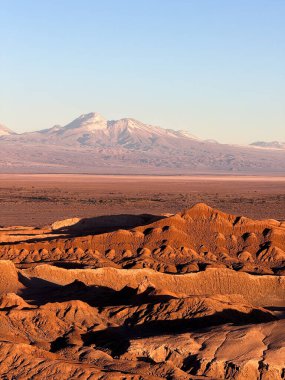 Valle de la Luna - Chiles Atacama Çölü diğer dünyalardan gelen manzaralar, tuz düzlükleri, gayzerler ve yıldızlı kayaklar ile göz kamaştırıyor..