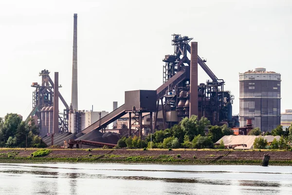 Riverside Steelworks Met Straalovens Schoorstenen Een Gasmeter Bremen Duitsland — Stockfoto