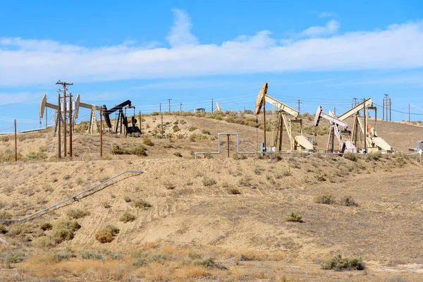 Pumjacks Campo Petrolífero Cielo Azul Otoño Bakersfield Estados Unidos —  Fotos de Stock