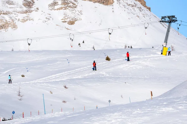 Skiers Bright Colourful Ski Suits Ski Lift Alps Sunny Winter — Stockfoto