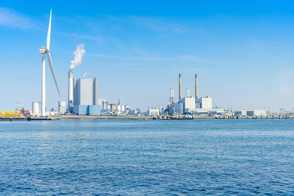 Coal Fired Power Plants High Smokestacks Harbour Tall Wind Turbine — Stockfoto