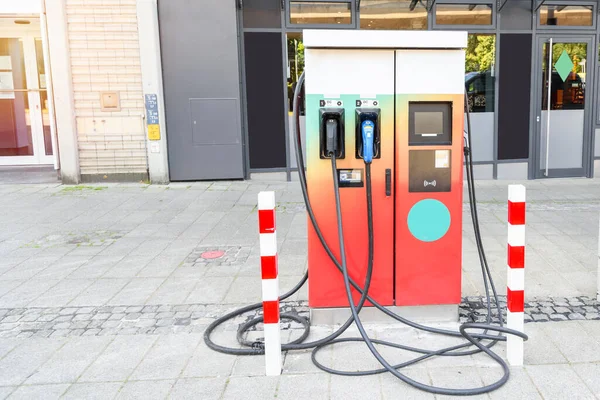 Punto Carga Para Vehículos Eléctricos Pavimento Centro Ciudad Bremen Alemania — Foto de Stock