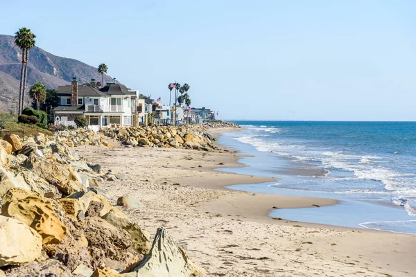 Row Modern Oceanfront Houses Sandy Beach Coast California Sunny Autumn — Stock Photo, Image