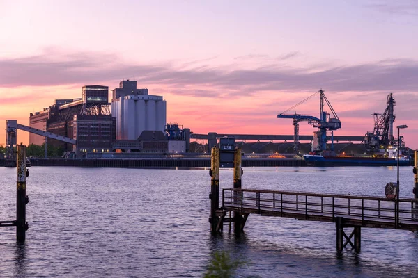 Commercial Dock Silos Old Warwhouses River Harbour Dusk Bremen Germany — Stock Photo, Image