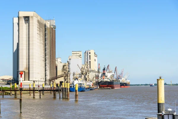 Cargo Ships Moored Commercial Dock Tall Silos Warehouses River Harbour — Stock Photo, Image