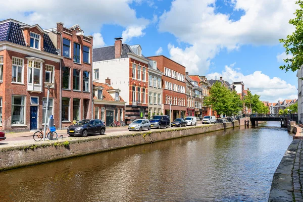 Velhos Edifícios Tijolo Longo Rio Dia Ensolarado Verão Groningen Países — Fotografia de Stock