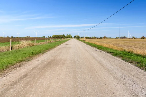 Straight Gravel Country Road Farmland Dotted Wind Turbines Clear Autumn — Stock Photo, Image