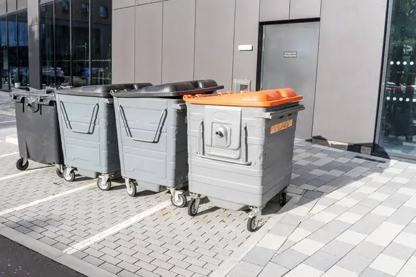 Row Worn Out Recycing Waste Bins Car Park Back Modern — Stock Photo, Image
