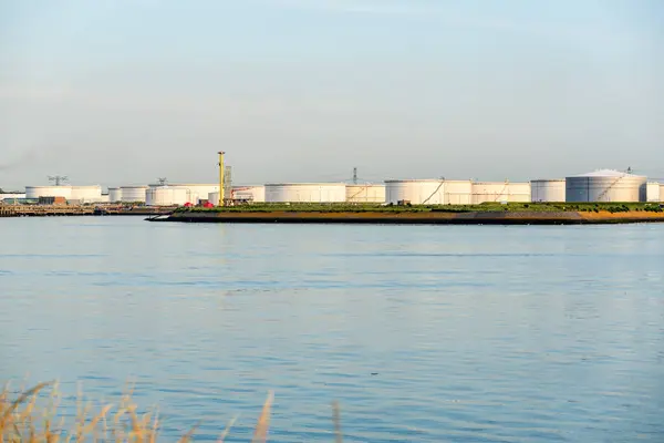 Uitzicht Een Olieterminal Bij Zonsondergang Zomer Rotterdam Nederland — Stockfoto