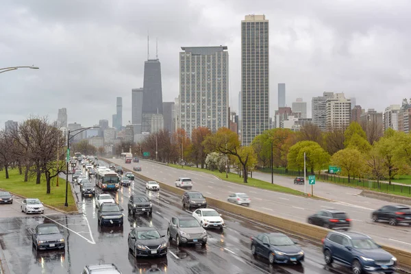 Commuter Traffic Four Lane Highway Running Downtown Chicago Rainy Spring — Stock Photo, Image