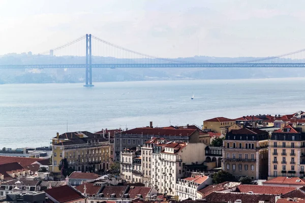 Lizbon, Portekiz, Belem Köprüsü manzarası, tagus nehri ve güzel şehri.