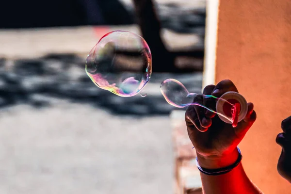 sabun köpükleri gökyüzünde