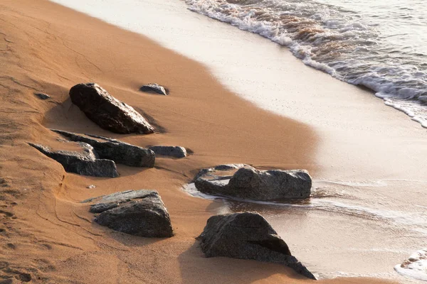 Deniz kıyısının güzel manzarası