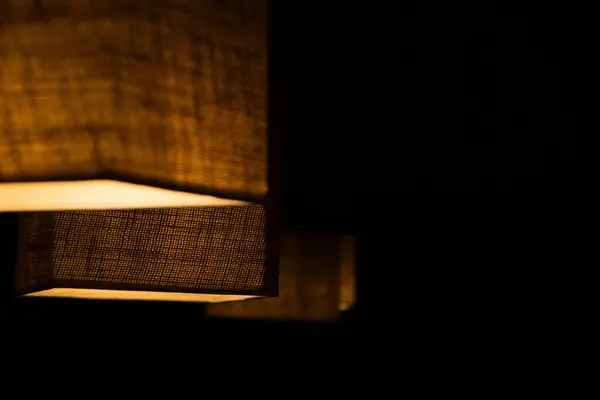 暗闇で燃えているランプ — ストック写真