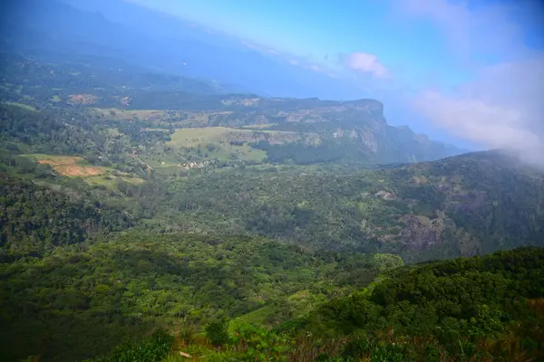 Riverston Sri Lanka 'da nefes alan manzara güzelliği - Manzara fotoğrafçılığı.