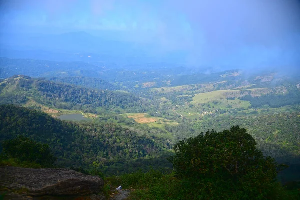 Riverston Sri Lanka 'da nefes alan manzara güzelliği - Manzara fotoğrafçılığı.