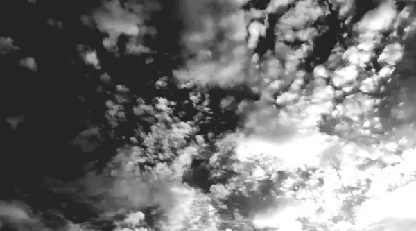 Nuages Dans Ciel Noir Blanc — Photo