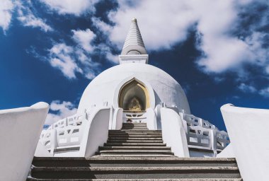 Wat phra 'daki beyaz pagoda. Doi suthep