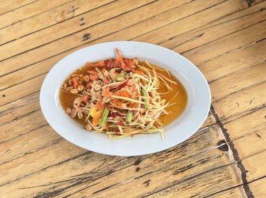 sebzeli erişte, tavuk, erişte ve sebze.