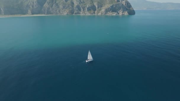 島内の帆船の空中 — ストック動画