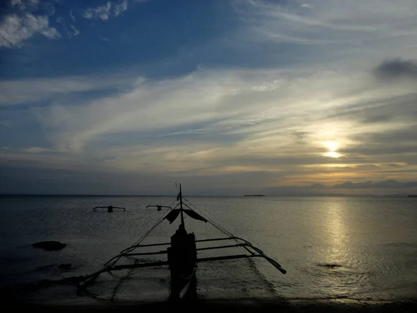 美丽的日落小时白色沙滩位于北马鲁古 印度尼西亚 海洋和白沙滩的美丽景色 — 图库照片