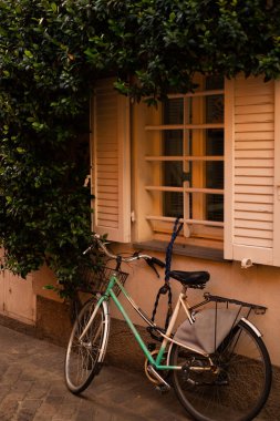 Rimini, Emilia Romagna, İtalya - 2024: Rimini 'deki Cavour Meydanı' ndaki eski balık pazarı