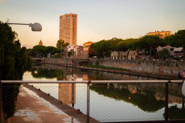 Rimini, Emilia Romagna, İtalya - 2024: Rimini 'deki Cavour Meydanı' ndaki eski balık pazarı