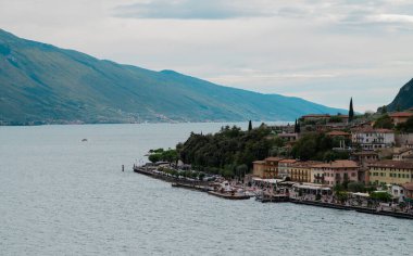 Lake garda, İtalya en büyük gölüdür. yarı yolda brescia verona ve arasında Venedik ve Milano hakkında Kuzey İtalya yer almaktadır.