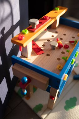 Çocuk oyuncağı ahşap marangozluk masası