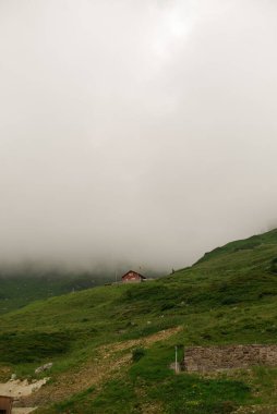 Klausenpass 'ın önündeki İsviçre Vadisi